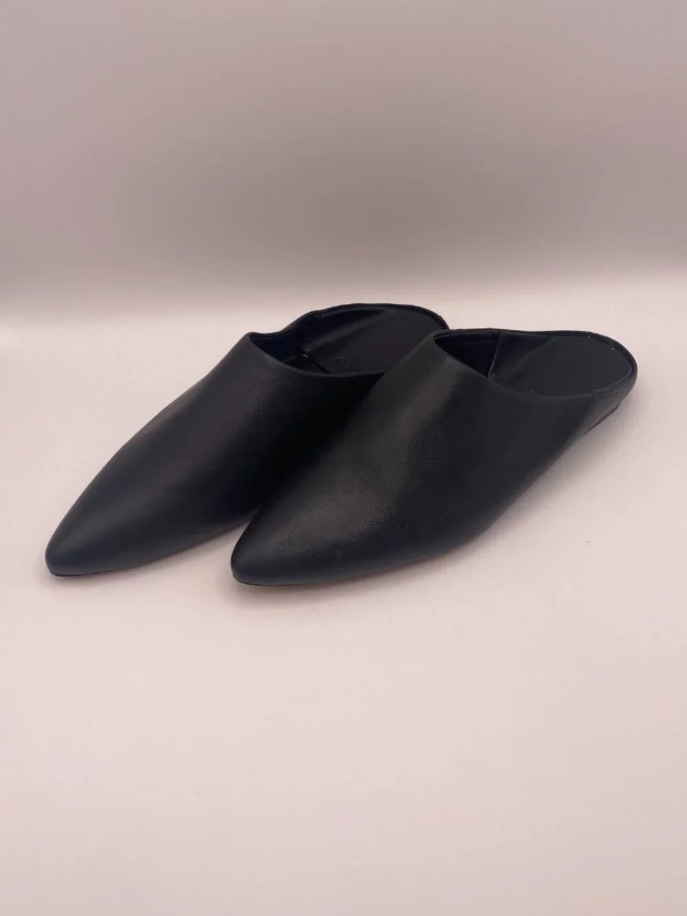 Vince Women's Cay Pointed Toe Slip On Black Leather Flats Sz 7.5 M